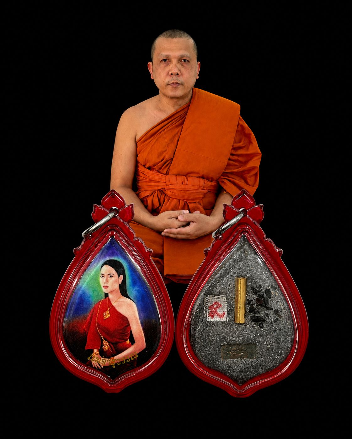 Mae Charuwan big locket with Gold Tarkut